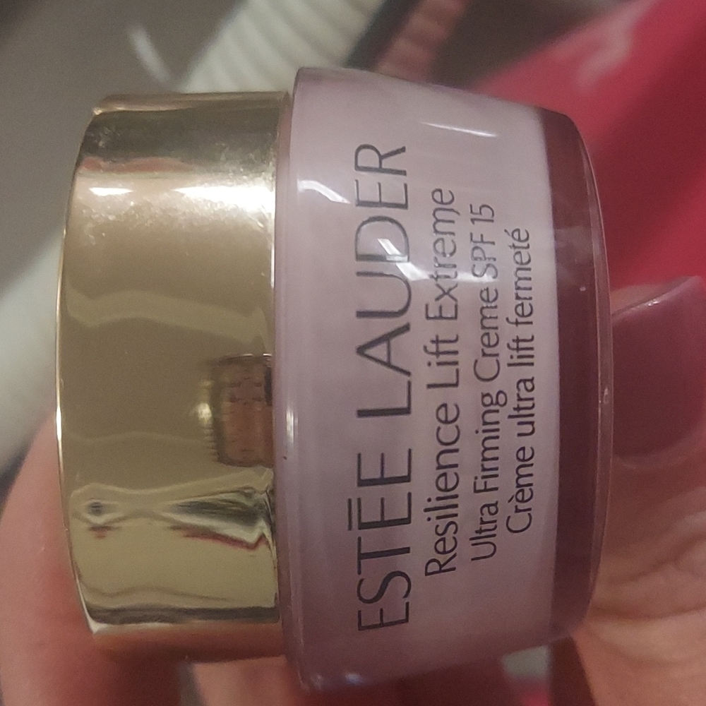 Estee Lauder Resilience Lift Extreme